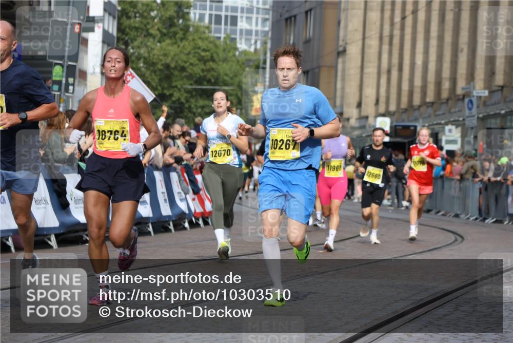 13.09.2026 - 21. swb-Marathon Bremen Strokosch-Dieckow http://msf.ph/oto/10303510 13.09.2026 10:50:52 Ziel 10233, 10525, 10840, 10923, 11220, 11276, 11622, 11664, 11680, 11742, 11774, 12045, 12052, 12078, 12309, 12447, 12488, 13544, 13562, 10200, 10537, 11087, 11339, 11625, 11626, 12004, 12303, 12351, 12407 meine-sportfotos.de