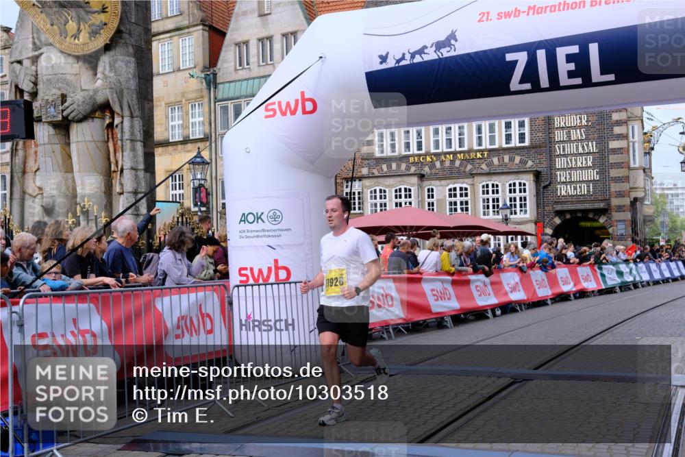 13.09.2026 - 21. swb-Marathon Bremen Tim E. http://msf.ph/oto/10303518 13.09.2026 10:46:35 Ziel 10228, 10447, 10992, 11287, 11706, 11925, 11926, 13609, 13640 meine-sportfotos.de
