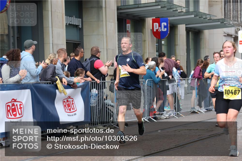 13.09.2026 - 21. swb-Marathon Bremen Strokosch-Dieckow http://msf.ph/oto/10303526 13.09.2026 10:51:39 Ziel 10162, 10183, 10218, 10281, 10588, 10641, 11277, 11285, 11376, 11487, 11542, 11555, 11685, 11733, 11777, 11784, 11869, 11877, 11962, 12349, 10162, 10281, 10334, 10348, 10381, 10467, 10544, 10763, 10825, 10862, 10887, 10984, 11145, 11273, 11787, 12329, 12424, 12548, 13631 meine-sportfotos.de