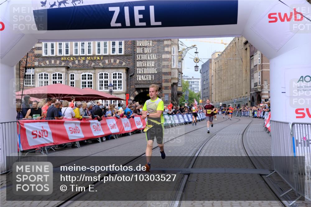 13.09.2026 - 21. swb-Marathon Bremen Tim E. http://msf.ph/oto/10303527 13.09.2026 10:46:38 Ziel 10228, 11287, 11356, 11706, 11925, 11926, 13609, 13640 meine-sportfotos.de