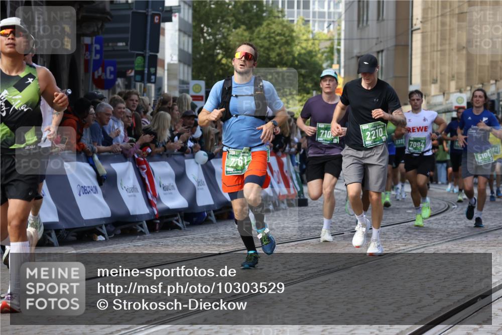 13.09.2026 - 21. swb-Marathon Bremen Strokosch-Dieckow http://msf.ph/oto/10303529 13.09.2026 13:23:52 Ziel 135, 672, 2371, 2409, 2485, 2490, 2560, 2627, 3078, 3138, 3173, 3531, 3856, 3861, 3939, 5908, 6157, 6843, 6848, 6923, 8095, 8560, 8863, 9088, 9196, 102, 342, 1199, 2210, 2370, 2517, 2967, 3044, 3372, 5104, 5146, 5257, 5397, 5623, 6772, 7094, 7105, 7357, 7761, 8051, 8052, 8179, 10059, 13007, 13219 meine-sportfotos.de