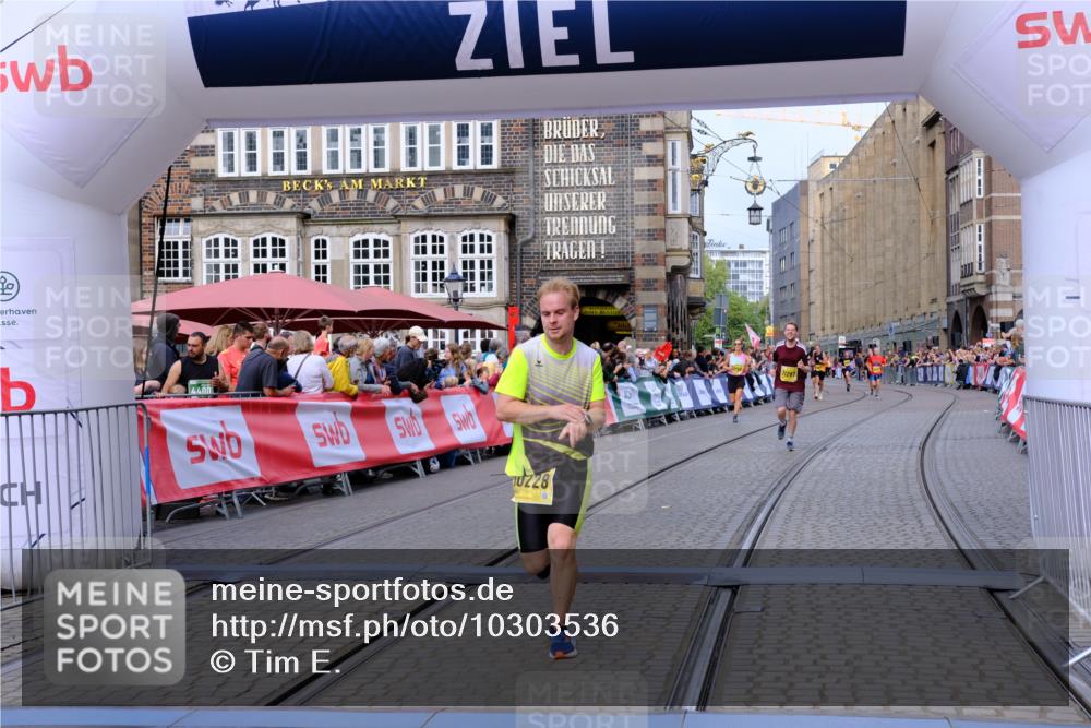 13.09.2026 - 21. swb-Marathon Bremen Tim E. http://msf.ph/oto/10303536 13.09.2026 10:46:39 Ziel 10228, 11110, 11287, 11356, 11706, 11925, 11926, 13609, 13640 meine-sportfotos.de