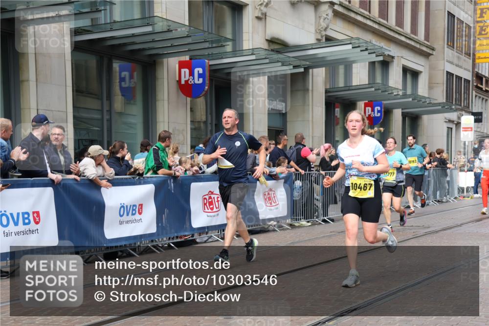 13.09.2026 - 21. swb-Marathon Bremen Strokosch-Dieckow http://msf.ph/oto/10303546 13.09.2026 10:51:40 Ziel 10183, 10218, 10588, 10641, 11277, 11285, 11376, 11487, 11542, 11555, 11685, 11733, 11777, 11784, 11869, 11877, 11962, 12349, 10162, 10281, 10334, 10348, 10381, 10467, 10544, 10763, 10825, 10862, 10984, 11145, 11273, 11542, 11787, 12329, 12424, 12548, 13631 meine-sportfotos.de