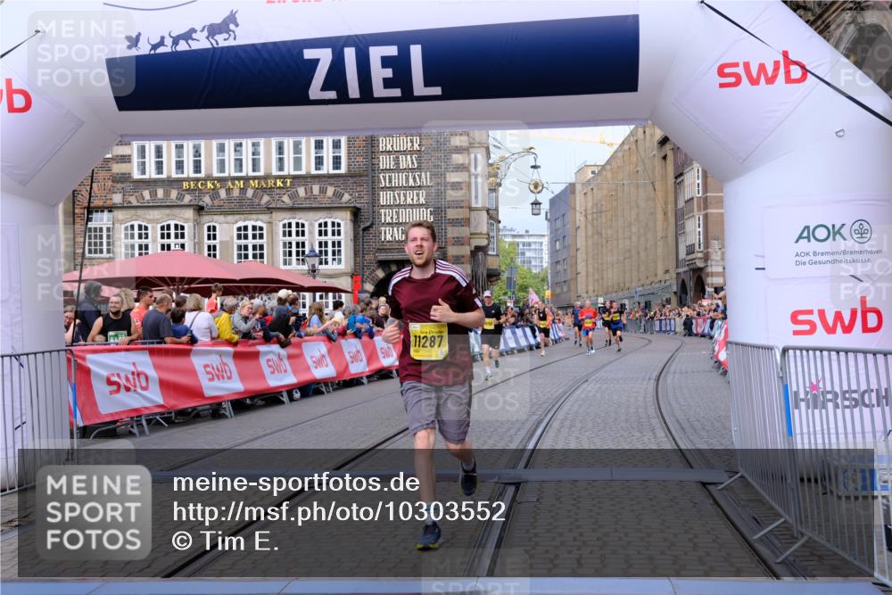 13.09.2026 - 21. swb-Marathon Bremen Tim E. http://msf.ph/oto/10303552 13.09.2026 10:46:43 Ziel 10228, 10897, 11110, 11287, 11356, 11706, 11926, 12035, 13511 meine-sportfotos.de