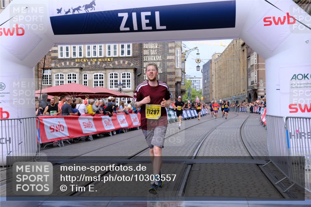 13.09.2026 - 21. swb-Marathon Bremen Tim E. http://msf.ph/oto/10303557 13.09.2026 10:46:43 Ziel 10228, 10897, 11110, 11287, 11356, 11706, 11926, 12035, 13511 meine-sportfotos.de