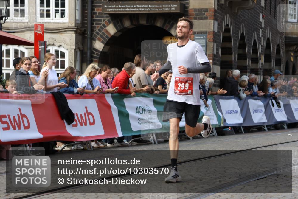 13.09.2026 - 21. swb-Marathon Bremen Strokosch-Dieckow http://msf.ph/oto/10303570 13.09.2026 12:55:57 Ziel 299, 1724, 4381, 9630, 250, 6630 meine-sportfotos.de