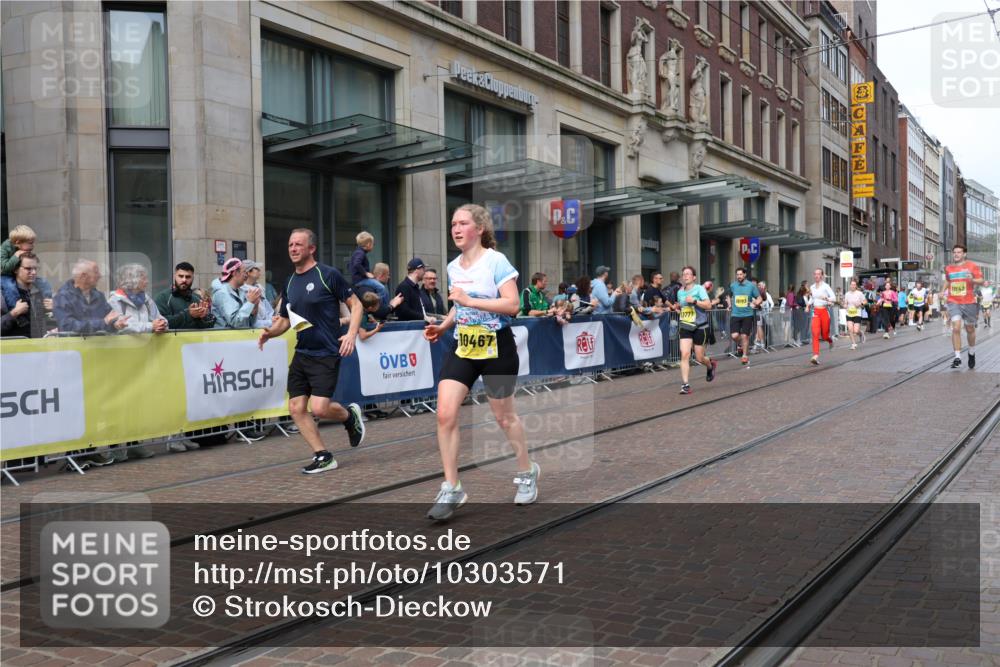 13.09.2026 - 21. swb-Marathon Bremen Strokosch-Dieckow http://msf.ph/oto/10303571 13.09.2026 10:51:41 Ziel 10183, 10218, 10588, 10641, 11277, 11285, 11376, 11487, 11555, 11685, 11733, 11777, 11784, 11869, 11877, 11962, 12349, 10162, 10281, 10334, 10348, 10381, 10467, 10544, 10763, 10825, 10862, 10984, 11145, 11273, 11542, 11733, 11787, 12329, 12424, 12548, 13631 meine-sportfotos.de