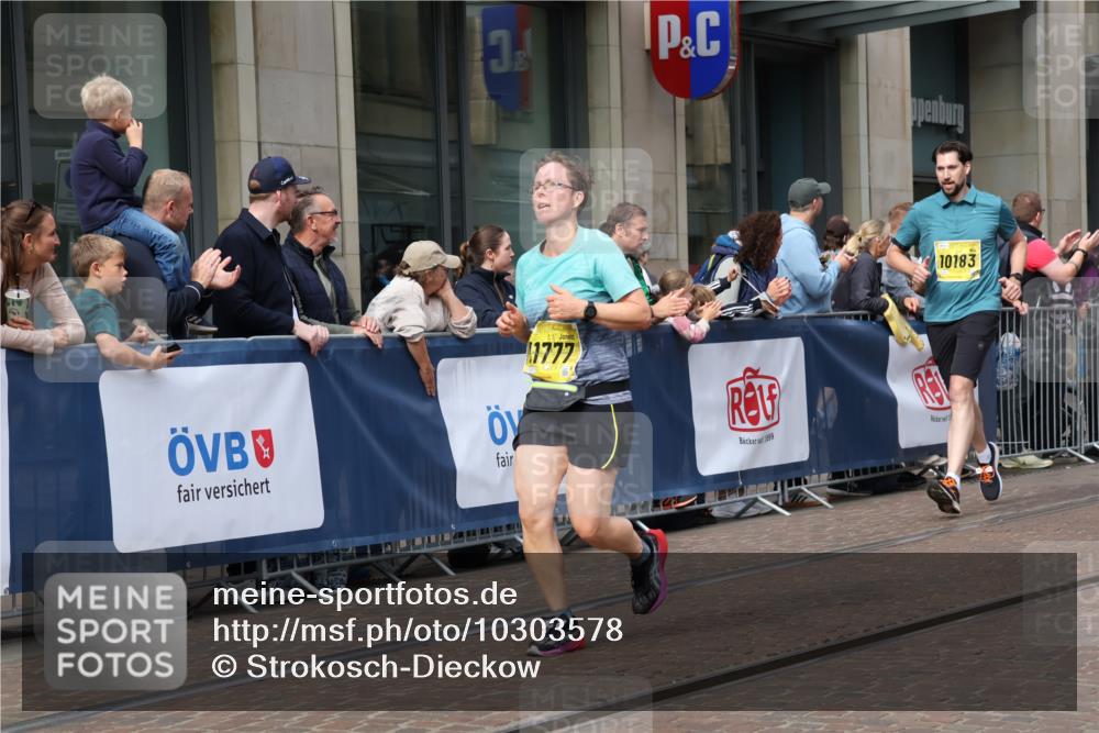 13.09.2026 - 21. swb-Marathon Bremen Strokosch-Dieckow http://msf.ph/oto/10303578 13.09.2026 10:51:42 Ziel 10183, 10218, 10588, 10641, 11277, 11285, 11376, 11487, 11555, 11685, 11777, 11784, 11869, 11877, 11962, 12349, 10162, 10281, 10334, 10348, 10381, 10467, 10544, 10763, 10825, 10862, 10984, 11145, 11273, 11542, 11733, 11787, 12329, 12424, 12548, 13631 meine-sportfotos.de