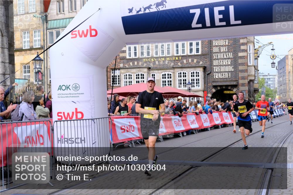 13.09.2026 - 21. swb-Marathon Bremen Tim E. http://msf.ph/oto/10303604 13.09.2026 10:46:47 Ziel 10228, 10590, 10897, 11110, 11155, 11287, 11356, 12035, 13511 meine-sportfotos.de