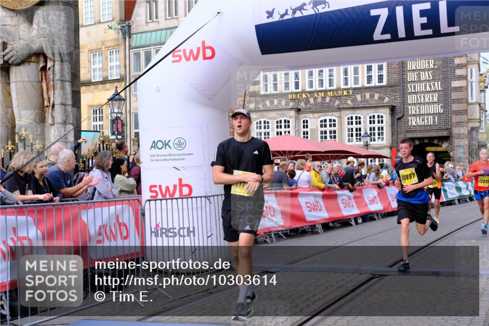 13.09.2026 - 21. swb-Marathon Bremen Tim E. http://msf.ph/oto/10303614 13.09.2026 10:46:48 Ziel 10228, 10590, 10897, 11110, 11155, 11287, 11356, 12035, 13511 meine-sportfotos.de