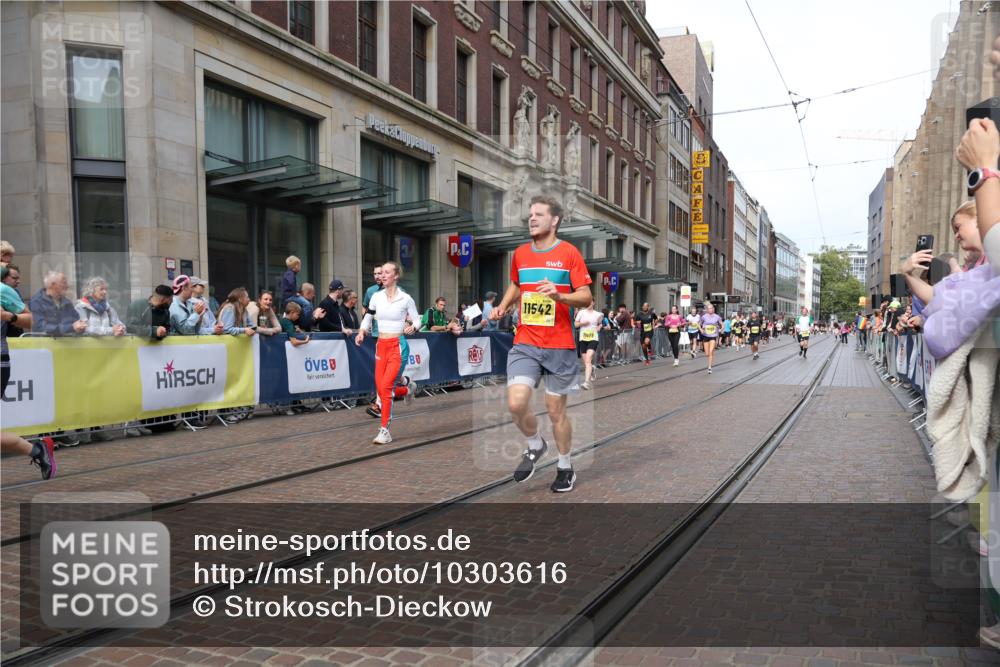 13.09.2026 - 21. swb-Marathon Bremen Strokosch-Dieckow http://msf.ph/oto/10303616 13.09.2026 10:51:44 Ziel 10183, 10218, 10588, 10641, 11277, 11285, 11376, 11487, 11555, 11685, 11777, 11784, 11869, 11877, 11962, 12349, 13578, 10162, 10183, 10281, 10334, 10348, 10467, 10544, 10641, 10763, 10825, 10862, 10984, 11145, 11273, 11542, 11733, 11777, 11787, 12329, 12424, 12548, 13631 meine-sportfotos.de