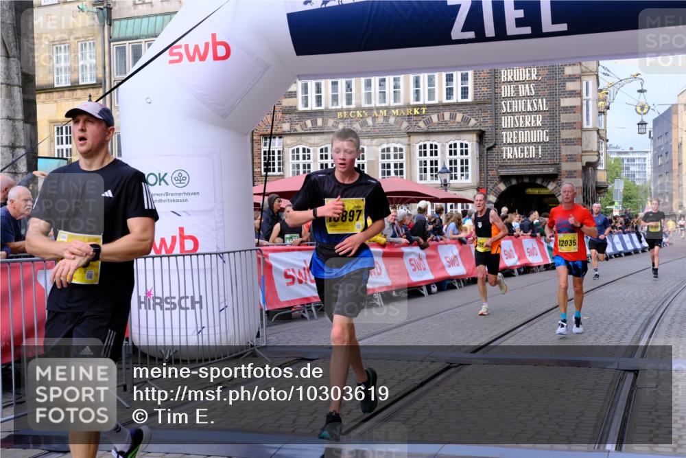 13.09.2026 - 21. swb-Marathon Bremen Tim E. http://msf.ph/oto/10303619 13.09.2026 10:46:49 Ziel 10228, 10590, 10897, 11110, 11155, 11287, 11356, 12035, 13511 meine-sportfotos.de
