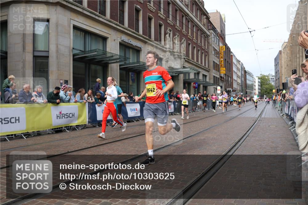 13.09.2026 - 21. swb-Marathon Bremen Strokosch-Dieckow http://msf.ph/oto/10303625 13.09.2026 10:51:44 Ziel 10183, 10218, 10588, 10641, 11277, 11285, 11376, 11487, 11555, 11685, 11777, 11784, 11869, 11877, 11962, 12349, 13578, 10162, 10183, 10281, 10334, 10348, 10467, 10544, 10641, 10763, 10825, 10862, 10984, 11145, 11273, 11542, 11733, 11777, 11787, 12329, 12424, 12548, 13631 meine-sportfotos.de