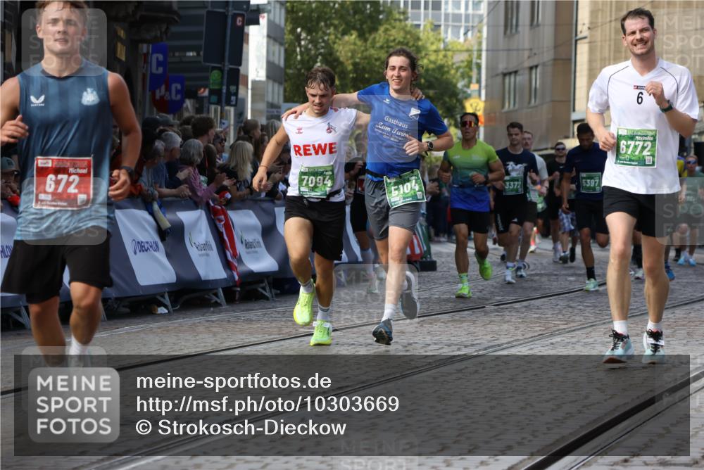 13.09.2026 - 21. swb-Marathon Bremen Strokosch-Dieckow http://msf.ph/oto/10303669 13.09.2026 13:23:56 Ziel 135, 672, 2371, 2409, 2485, 2490, 2560, 2627, 3078, 3138, 3173, 3642, 3856, 3861, 3939, 4601, 5231, 5908, 6157, 6843, 6848, 7216, 8095, 8290, 8560, 9088, 9196, 102, 776, 909, 1199, 2210, 2370, 2967, 3044, 3372, 5104, 5208, 5257, 5397, 5481, 5623, 6105, 6772, 7059, 7094, 8082, 8179, 9087, 13219 meine-sportfotos.de