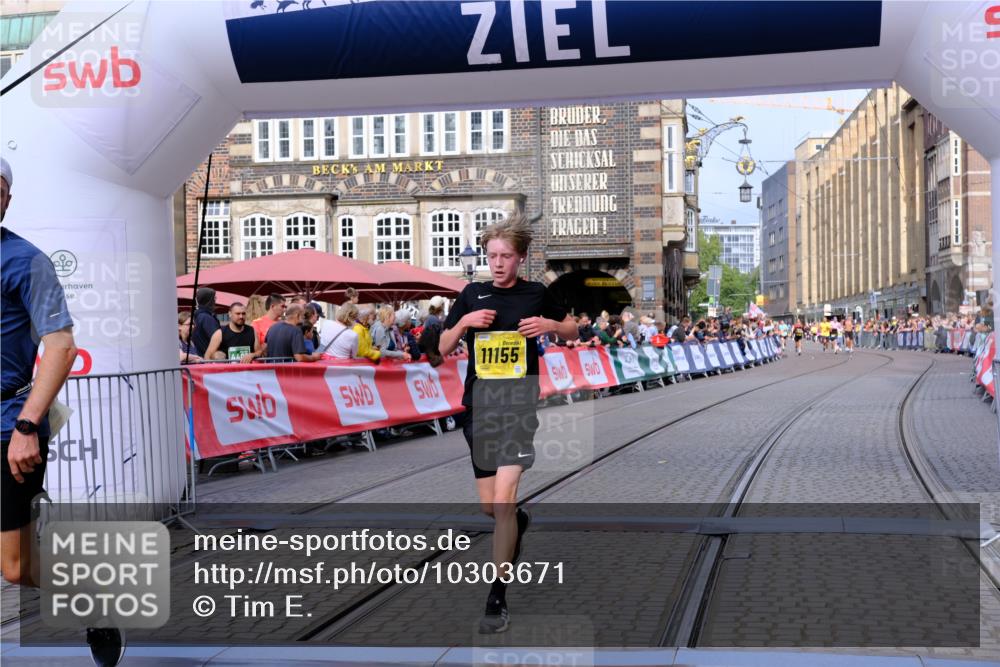 13.09.2026 - 21. swb-Marathon Bremen Tim E. http://msf.ph/oto/10303671 13.09.2026 10:46:54 Ziel 10590, 10897, 11110, 11155, 11287, 11356, 12035, 13511 meine-sportfotos.de