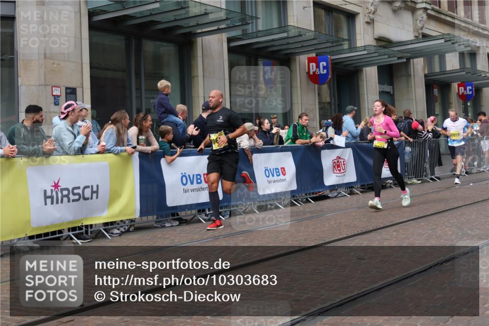 13.09.2026 - 21. swb-Marathon Bremen Strokosch-Dieckow http://msf.ph/oto/10303683 13.09.2026 10:51:47 Ziel 10218, 10588, 11277, 11285, 11371, 11376, 11487, 11555, 11784, 11869, 11877, 11962, 12349, 13578, 10162, 10183, 10281, 10334, 10348, 10467, 10544, 10641, 10763, 11145, 11273, 11542, 11685, 11733, 11777, 11787, 12329, 12424, 13631 meine-sportfotos.de