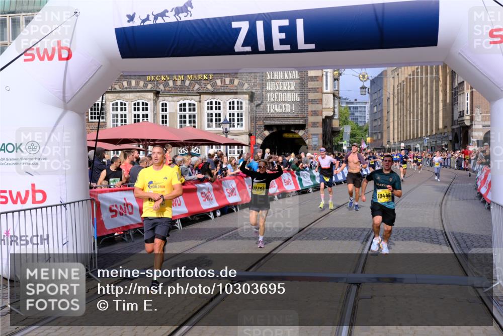 13.09.2026 - 21. swb-Marathon Bremen Tim E. http://msf.ph/oto/10303695 13.09.2026 10:47:07 Ziel 10289, 10445, 10504, 11199, 11212, 11608, 11661, 11783, 12364, 12375 meine-sportfotos.de