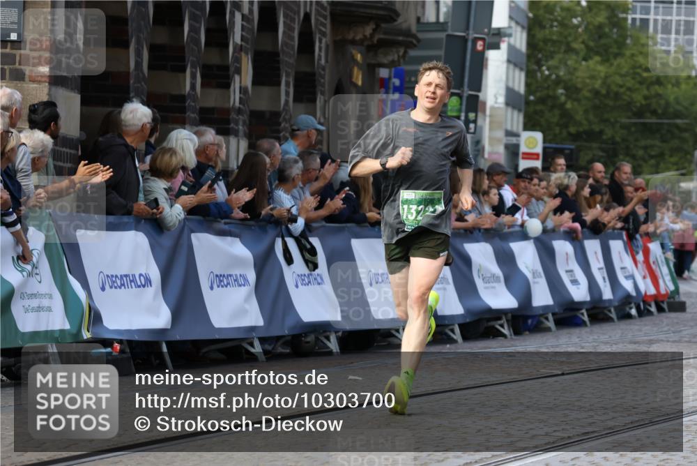13.09.2026 - 21. swb-Marathon Bremen Strokosch-Dieckow http://msf.ph/oto/10303700 13.09.2026 12:56:29 Ziel 250, 6630, 901, 1212, 1288, 4936, 13224 meine-sportfotos.de