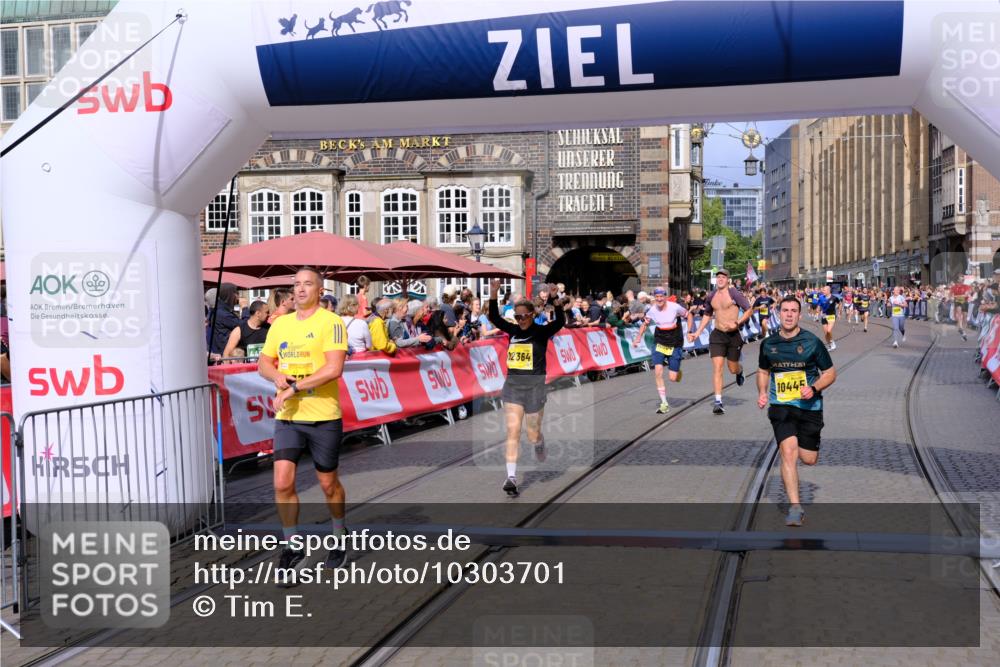 13.09.2026 - 21. swb-Marathon Bremen Tim E. http://msf.ph/oto/10303701 13.09.2026 10:47:07 Ziel 10289, 10445, 10504, 11199, 11212, 11608, 11661, 11783, 12364, 12375 meine-sportfotos.de