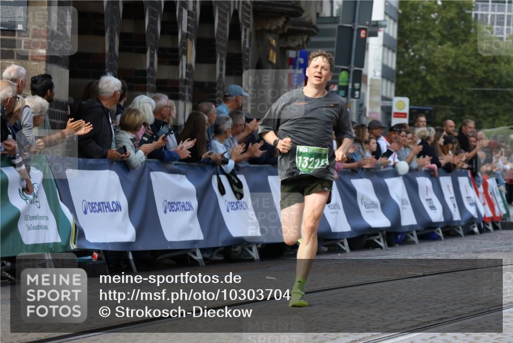 13.09.2026 - 21. swb-Marathon Bremen Strokosch-Dieckow http://msf.ph/oto/10303704 13.09.2026 12:56:29 Ziel 250, 6630, 901, 1212, 1288, 4936, 13224 meine-sportfotos.de