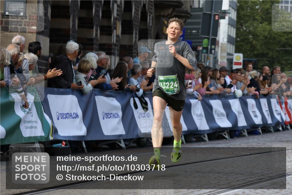 13.09.2026 - 21. swb-Marathon Bremen Strokosch-Dieckow http://msf.ph/oto/10303718 13.09.2026 12:56:29 Ziel 250, 6630, 901, 1212, 1288, 4936, 13224 meine-sportfotos.de