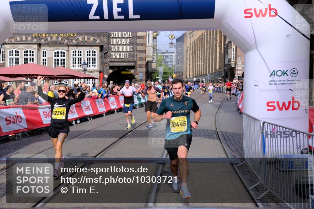 13.09.2026 - 21. swb-Marathon Bremen Tim E. http://msf.ph/oto/10303721 13.09.2026 10:47:08 Ziel 10289, 10445, 10504, 11199, 11212, 11608, 11661, 11783, 12364, 12375 meine-sportfotos.de