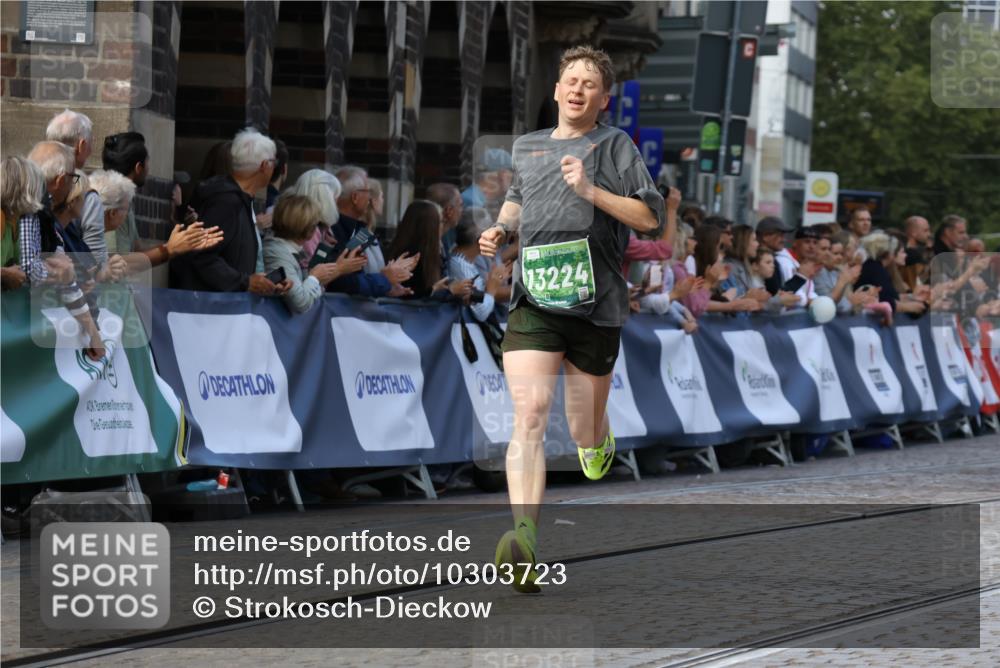 13.09.2026 - 21. swb-Marathon Bremen Strokosch-Dieckow http://msf.ph/oto/10303723 13.09.2026 12:56:29 Ziel 250, 6630, 901, 1212, 1288, 4936, 13224 meine-sportfotos.de