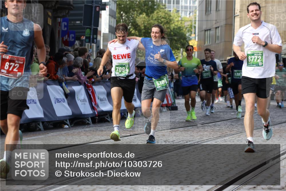 13.09.2026 - 21. swb-Marathon Bremen Strokosch-Dieckow http://msf.ph/oto/10303726 13.09.2026 13:23:56 Ziel 135, 672, 2371, 2409, 2485, 2490, 2560, 2627, 3078, 3138, 3173, 3642, 3856, 3861, 3939, 4601, 5231, 5908, 6157, 6843, 6848, 7216, 8095, 8290, 8560, 9088, 9196, 102, 776, 909, 1199, 2210, 2370, 2967, 3044, 3372, 5104, 5208, 5257, 5397, 5481, 5623, 6105, 6772, 7059, 7094, 8082, 8179, 9087, 13219 meine-sportfotos.de