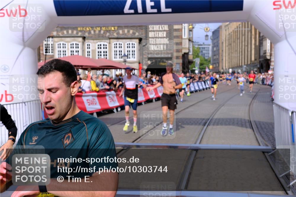 13.09.2026 - 21. swb-Marathon Bremen Tim E. http://msf.ph/oto/10303744 13.09.2026 10:47:09 Ziel 10289, 10445, 10504, 11199, 11212, 11344, 11608, 11661, 11783, 12364, 12375 meine-sportfotos.de