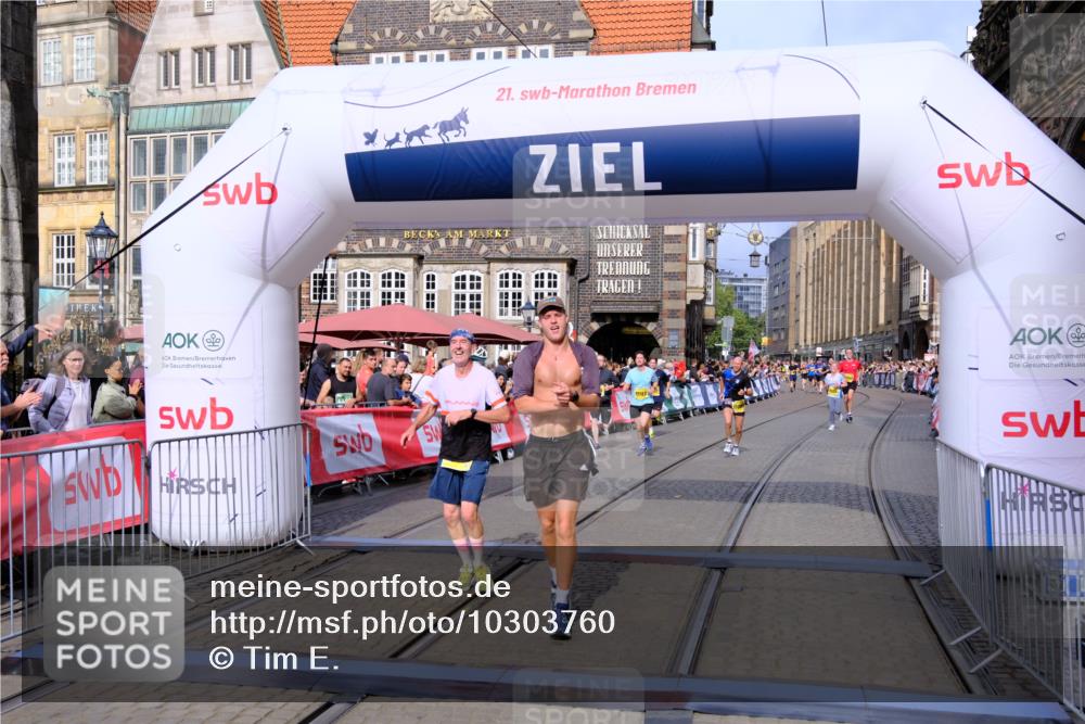 13.09.2026 - 21. swb-Marathon Bremen Tim E. http://msf.ph/oto/10303760 13.09.2026 10:47:10 Ziel 10289, 10445, 10504, 11060, 11199, 11212, 11344, 11608, 11661, 11783, 12364, 12375 meine-sportfotos.de