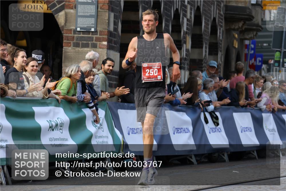 13.09.2026 - 21. swb-Marathon Bremen Strokosch-Dieckow http://msf.ph/oto/10303767 13.09.2026 12:56:36 Ziel 250, 6630, 901, 1288 meine-sportfotos.de