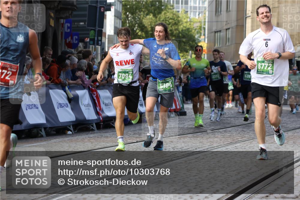 13.09.2026 - 21. swb-Marathon Bremen Strokosch-Dieckow http://msf.ph/oto/10303768 13.09.2026 13:23:56 Ziel 135, 672, 2371, 2409, 2485, 2490, 2560, 2627, 3078, 3138, 3173, 3642, 3856, 3861, 3939, 4601, 5231, 5908, 6157, 6843, 6848, 7216, 8095, 8290, 8560, 9088, 9196, 102, 776, 909, 1199, 2210, 2370, 2967, 3044, 3372, 5104, 5208, 5257, 5397, 5481, 5623, 6105, 6772, 7059, 7094, 8082, 8179, 9087, 13219 meine-sportfotos.de