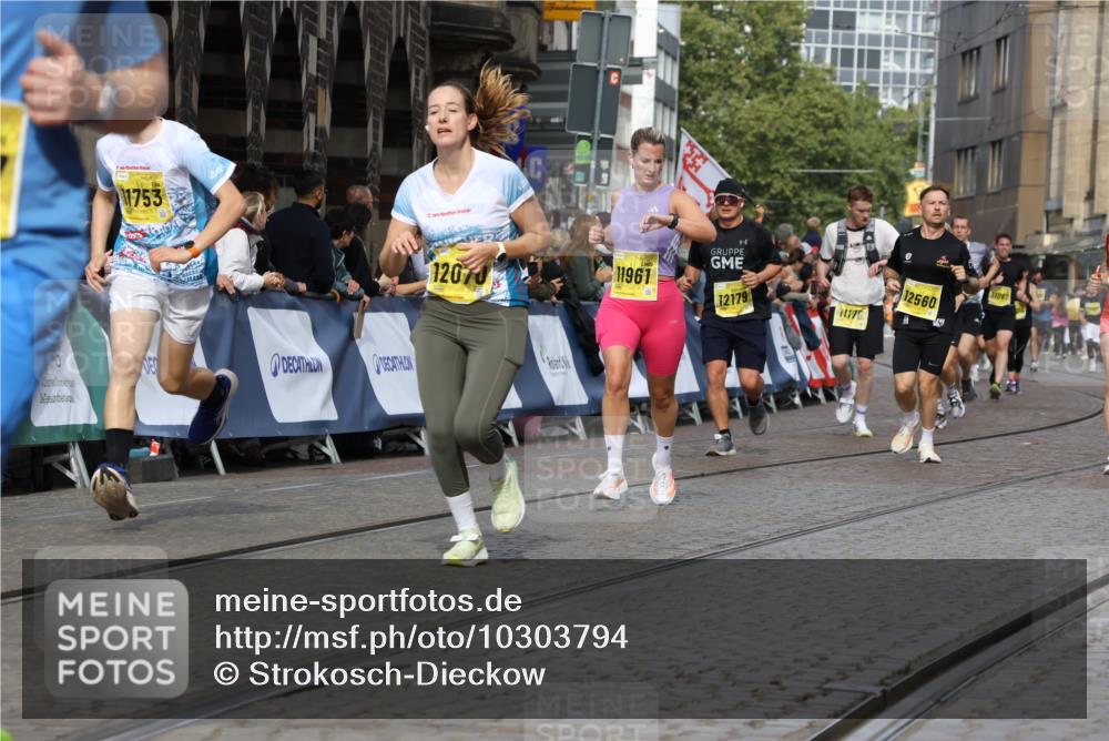 13.09.2026 - 21. swb-Marathon Bremen Strokosch-Dieckow http://msf.ph/oto/10303794 13.09.2026 10:50:55 Ziel 10233, 10267, 10525, 10764, 10840, 11220, 11276, 11622, 11664, 11742, 11753, 11774, 12052, 12078, 12309, 12447, 12488, 13544, 10200, 10808, 11087, 11339, 11537, 11625, 11626, 12004, 12303, 12407 meine-sportfotos.de