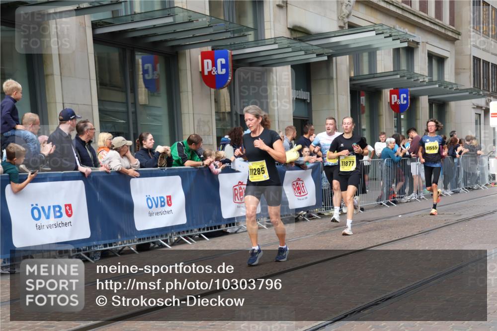 13.09.2026 - 21. swb-Marathon Bremen Strokosch-Dieckow http://msf.ph/oto/10303796 13.09.2026 10:51:52 Ziel 10218, 10588, 11277, 11285, 11371, 11376, 11487, 11555, 11610, 11869, 11877, 12319, 13578, 10162, 10183, 10281, 10348, 10467, 10641, 11273, 11277, 11542, 11685, 11733, 11777, 11784, 11787, 11962, 12329, 12349 meine-sportfotos.de