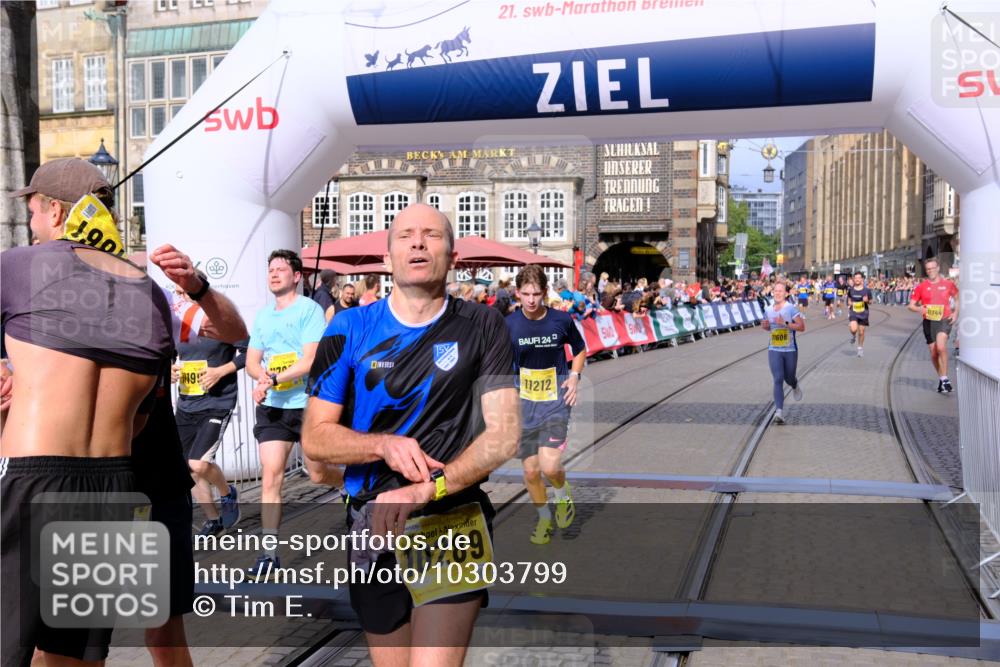 13.09.2026 - 21. swb-Marathon Bremen Tim E. http://msf.ph/oto/10303799 13.09.2026 10:47:14 Ziel 10289, 10445, 10504, 11060, 11199, 11212, 11344, 11608, 11661, 11783, 12364, 12375 meine-sportfotos.de