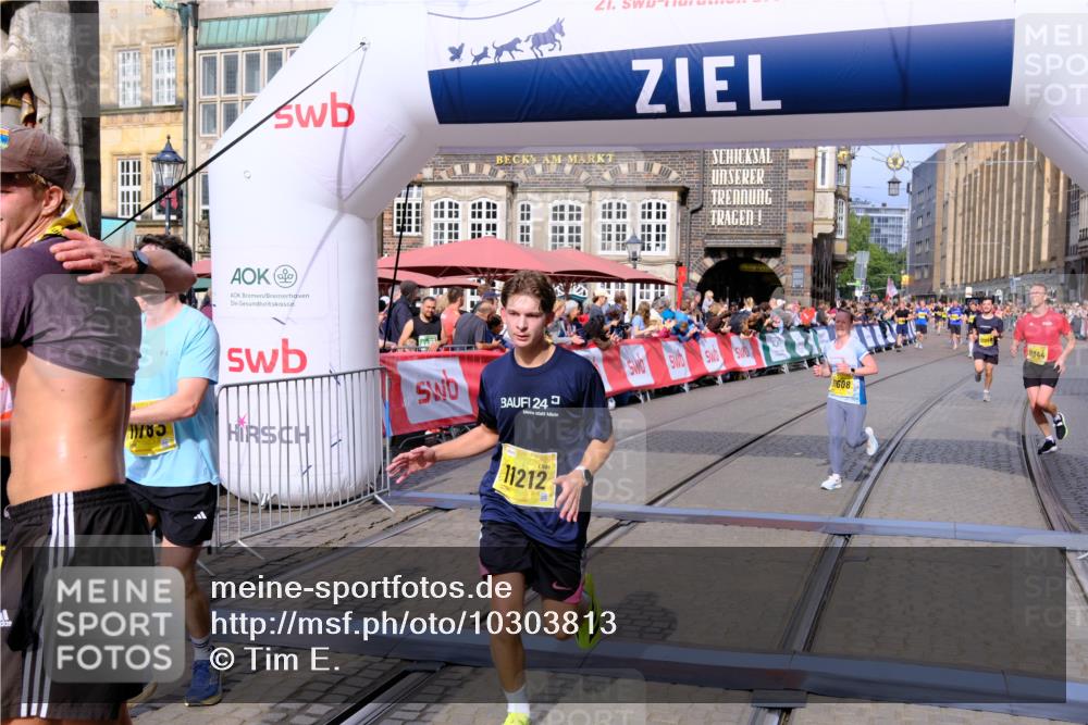 13.09.2026 - 21. swb-Marathon Bremen Tim E. http://msf.ph/oto/10303813 13.09.2026 10:47:15 Ziel 10289, 10445, 10504, 11060, 11199, 11212, 11344, 11608, 11661, 11783, 12364, 12375, 13613 meine-sportfotos.de
