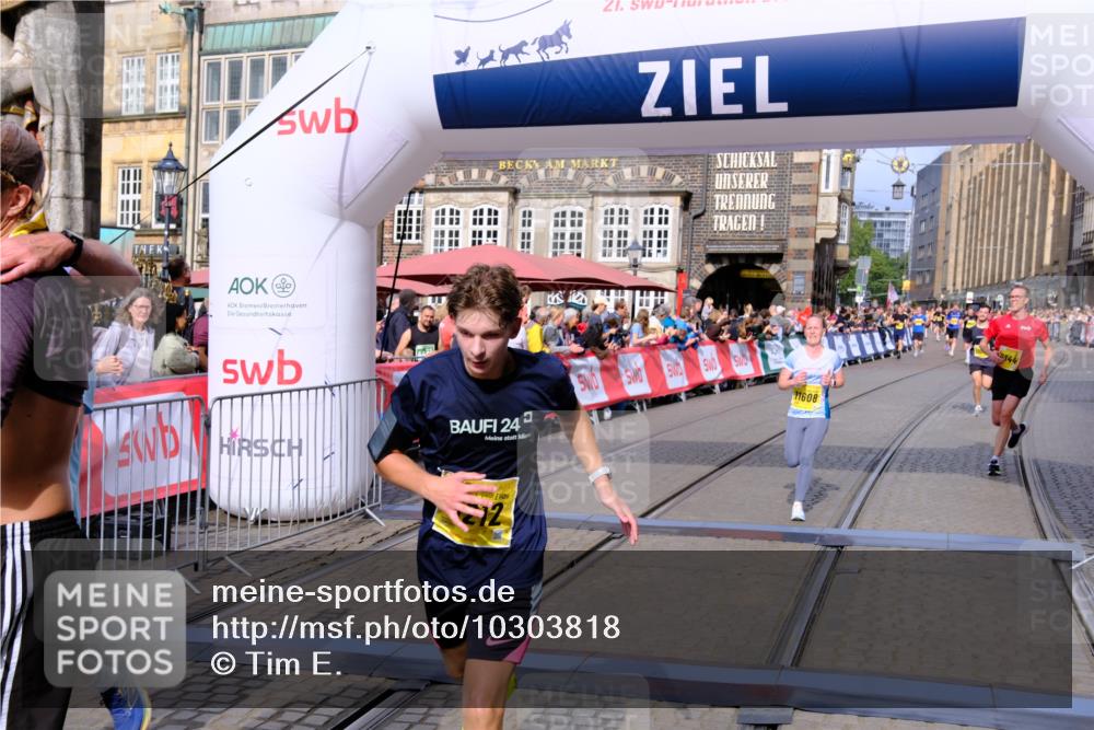 13.09.2026 - 21. swb-Marathon Bremen Tim E. http://msf.ph/oto/10303818 13.09.2026 10:47:15 Ziel 10289, 10445, 10504, 11060, 11199, 11212, 11344, 11608, 11661, 11783, 12364, 12375, 13613 meine-sportfotos.de