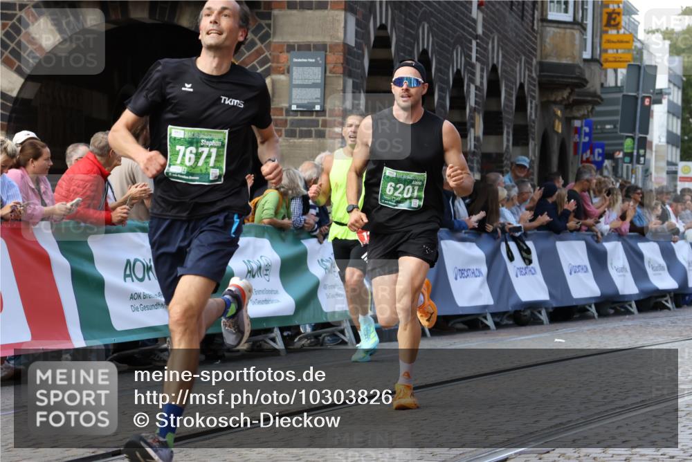 13.09.2026 - 21. swb-Marathon Bremen Strokosch-Dieckow http://msf.ph/oto/10303826 13.09.2026 12:56:56 Ziel 901, 1212, 1288, 4936, 13224, 365, 573, 850, 3368, 6201 meine-sportfotos.de