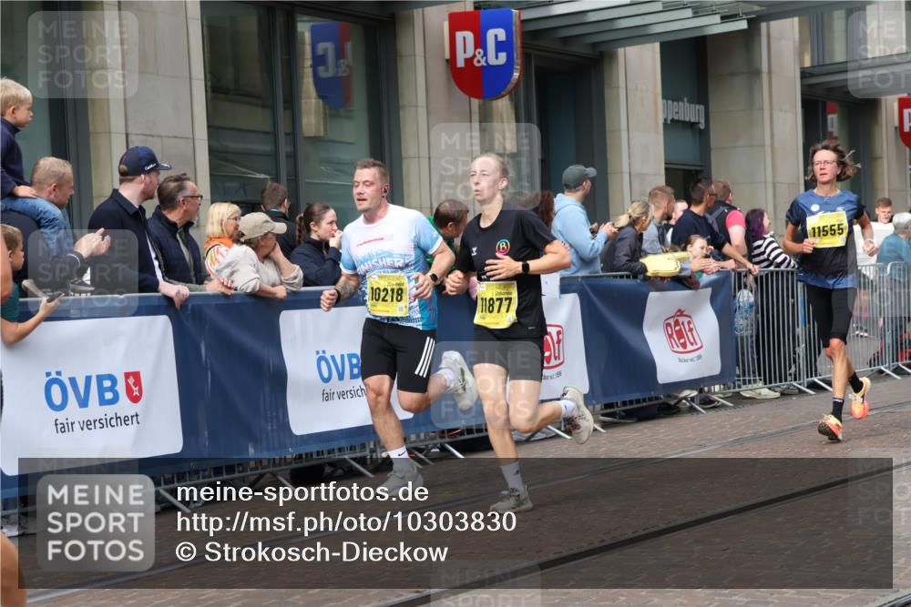 13.09.2026 - 21. swb-Marathon Bremen Strokosch-Dieckow http://msf.ph/oto/10303830 13.09.2026 10:51:54 Ziel 10218, 10588, 11285, 11371, 11376, 11487, 11555, 11610, 11869, 11877, 12319, 13578, 10162, 10183, 10218, 10281, 10348, 10467, 10641, 11273, 11277, 11285, 11542, 11685, 11733, 11777, 11784, 11962, 12329, 12349 meine-sportfotos.de