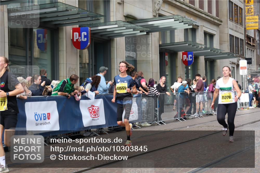 13.09.2026 - 21. swb-Marathon Bremen Strokosch-Dieckow http://msf.ph/oto/10303845 13.09.2026 10:51:54 Ziel 10218, 10588, 11285, 11371, 11376, 11487, 11555, 11610, 11869, 11877, 12319, 13578, 10162, 10183, 10218, 10281, 10348, 10467, 10641, 11273, 11277, 11285, 11542, 11685, 11733, 11777, 11784, 11962, 12329, 12349 meine-sportfotos.de