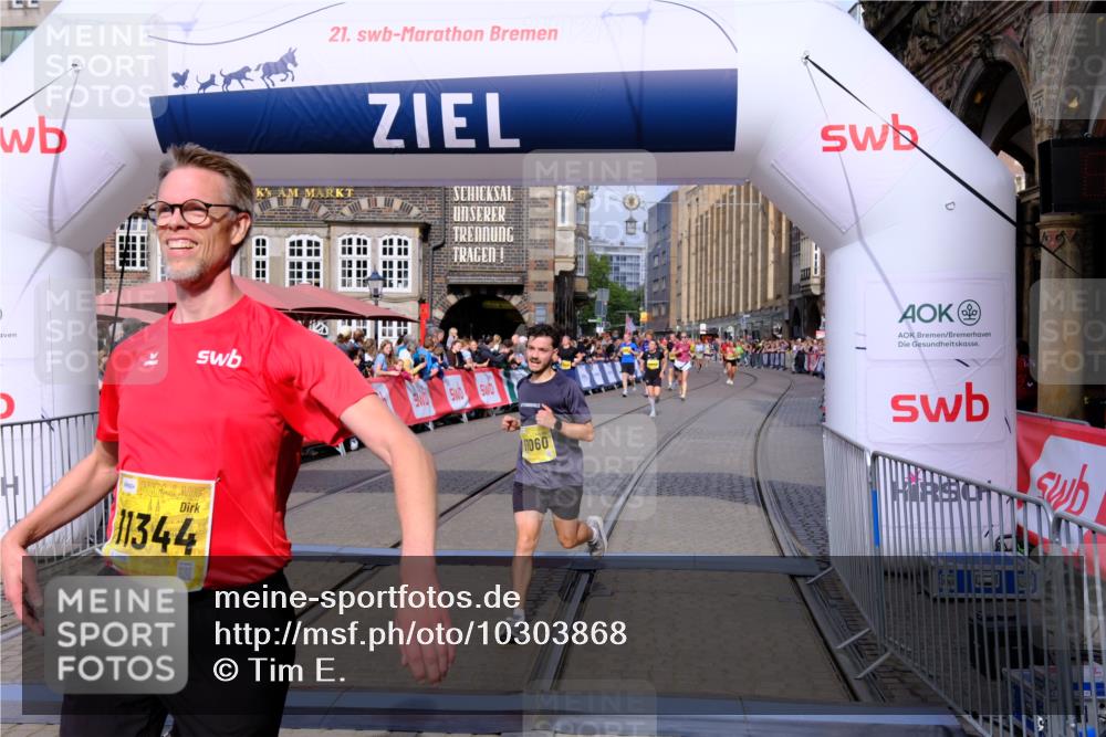 13.09.2026 - 21. swb-Marathon Bremen Tim E. http://msf.ph/oto/10303868 13.09.2026 10:47:18 Ziel 10289, 10445, 10504, 10744, 11060, 11199, 11212, 11344, 11608, 11650, 11651, 11661, 11783, 11814, 12364, 12375, 12415, 12470, 13613 meine-sportfotos.de