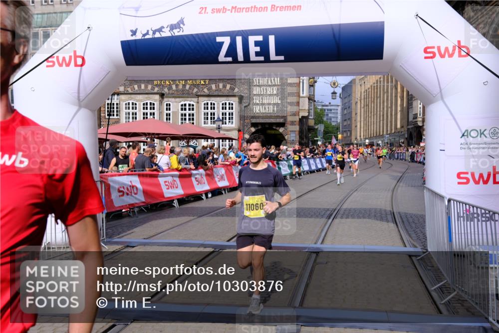 13.09.2026 - 21. swb-Marathon Bremen Tim E. http://msf.ph/oto/10303876 13.09.2026 10:47:19 Ziel 10289, 10445, 10504, 10744, 11060, 11199, 11212, 11344, 11608, 11650, 11651, 11661, 11783, 11814, 12364, 12375, 12415, 12470, 13613 meine-sportfotos.de