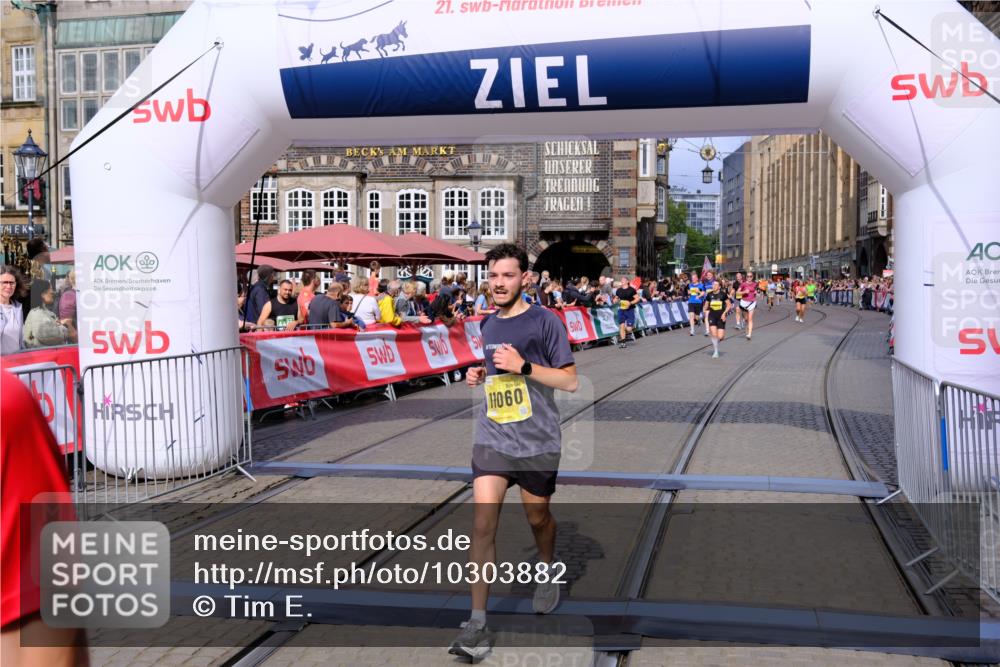 13.09.2026 - 21. swb-Marathon Bremen Tim E. http://msf.ph/oto/10303882 13.09.2026 10:47:19 Ziel 10289, 10445, 10504, 10744, 11060, 11199, 11212, 11344, 11608, 11650, 11651, 11661, 11783, 11814, 12364, 12375, 12415, 12470, 13613 meine-sportfotos.de
