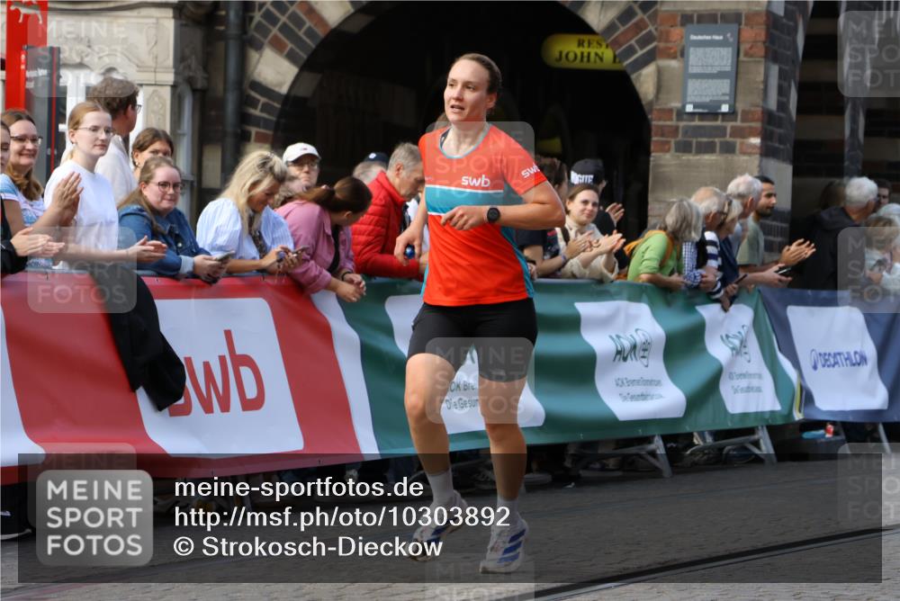 13.09.2026 - 21. swb-Marathon Bremen Strokosch-Dieckow http://msf.ph/oto/10303892 13.09.2026 12:57:03 Ziel 901, 1212, 1288, 4936, 7118, 850, 3368, 5912 meine-sportfotos.de