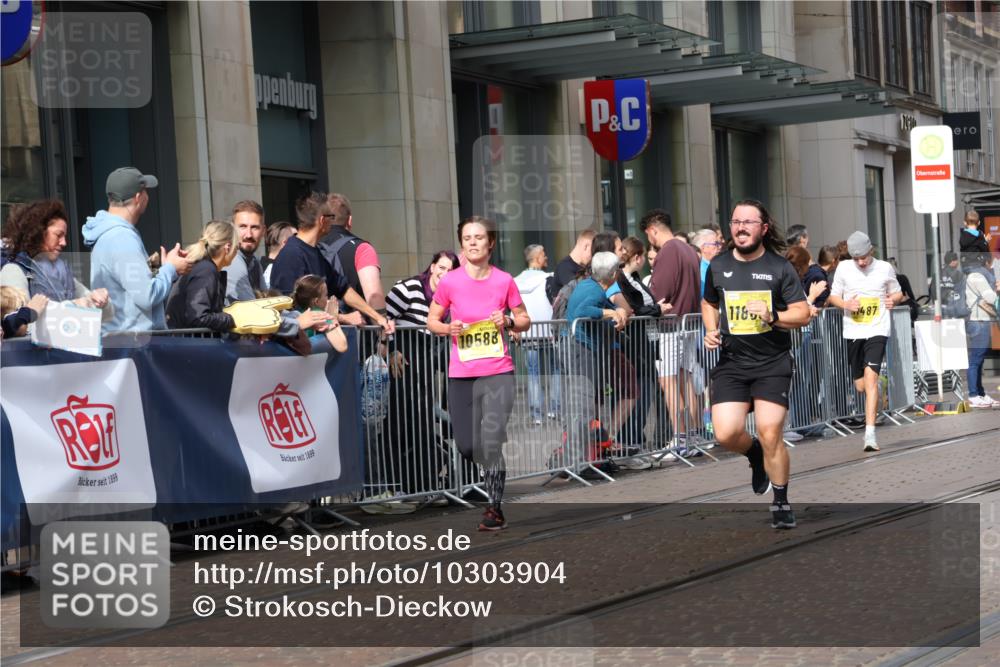 13.09.2026 - 21. swb-Marathon Bremen Strokosch-Dieckow http://msf.ph/oto/10303904 13.09.2026 10:51:57 Ziel 10588, 11371, 11487, 11610, 11669, 11877, 12319, 13578, 10162, 10183, 10218, 10281, 10348, 10467, 10641, 11273, 11277, 11285, 11376, 11542, 11555, 11685, 11733, 11777, 11784, 11869, 11962, 12329, 12349 meine-sportfotos.de