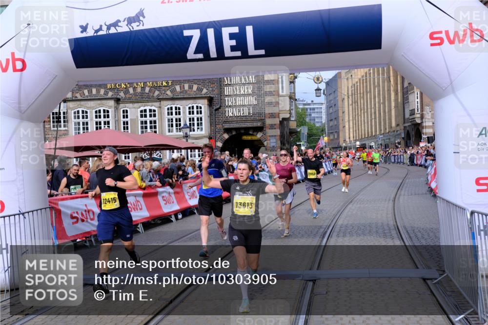 13.09.2026 - 21. swb-Marathon Bremen Tim E. http://msf.ph/oto/10303905 13.09.2026 10:47:24 Ziel 10289, 10744, 11060, 11199, 11212, 11344, 11608, 11650, 11651, 11783, 11814, 12298, 12415, 12470, 13589, 13613 meine-sportfotos.de