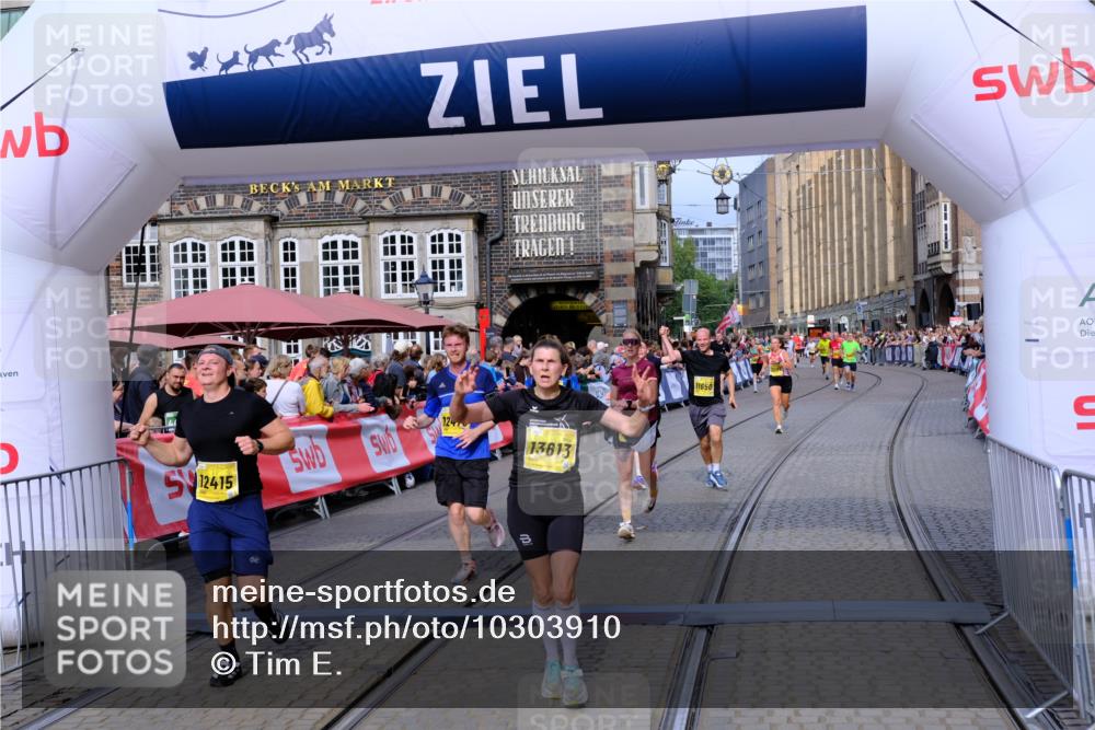 13.09.2026 - 21. swb-Marathon Bremen Tim E. http://msf.ph/oto/10303910 13.09.2026 10:47:24 Ziel 10289, 10744, 11060, 11199, 11212, 11344, 11608, 11650, 11651, 11783, 11814, 12298, 12415, 12470, 13589, 13613 meine-sportfotos.de