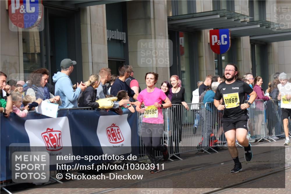 13.09.2026 - 21. swb-Marathon Bremen Strokosch-Dieckow http://msf.ph/oto/10303911 13.09.2026 10:51:57 Ziel 10588, 11371, 11487, 11610, 11669, 11877, 12319, 13578, 10162, 10183, 10218, 10281, 10348, 10467, 10641, 11273, 11277, 11285, 11376, 11542, 11555, 11685, 11733, 11777, 11784, 11869, 11962, 12329, 12349 meine-sportfotos.de