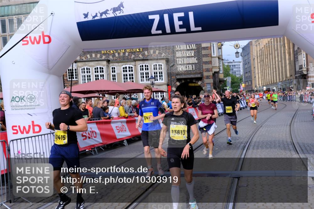13.09.2026 - 21. swb-Marathon Bremen Tim E. http://msf.ph/oto/10303919 13.09.2026 10:47:24 Ziel 10289, 10744, 11060, 11199, 11212, 11344, 11608, 11650, 11651, 11783, 11814, 12298, 12415, 12470, 13589, 13613 meine-sportfotos.de