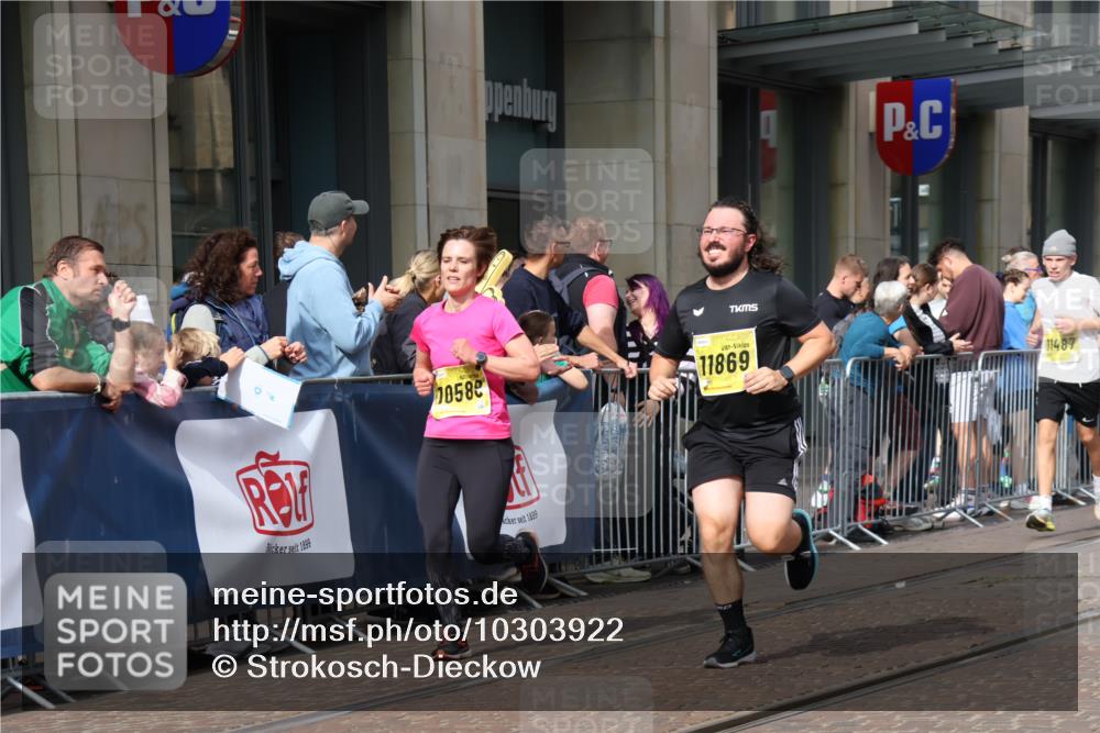 13.09.2026 - 21. swb-Marathon Bremen Strokosch-Dieckow http://msf.ph/oto/10303922 13.09.2026 10:51:58 Ziel 10588, 10761, 11371, 11487, 11610, 11669, 11877, 12319, 13578, 10162, 10183, 10218, 10281, 10348, 10467, 10641, 11273, 11277, 11285, 11376, 11542, 11555, 11685, 11733, 11777, 11784, 11869, 11877, 11962, 12329, 12349 meine-sportfotos.de